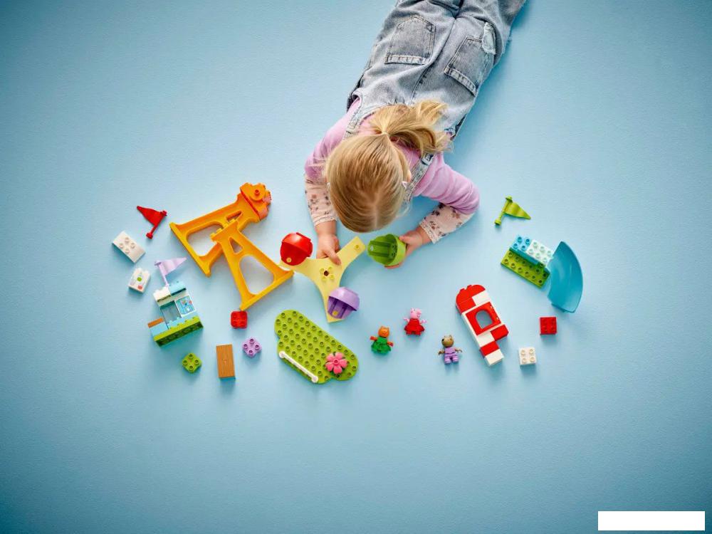 Конструктор LEGO Duplo Ярмарка Пеппы 10453