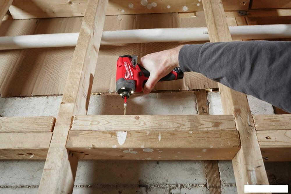 Винтоверт Milwaukee M12 FUEL M12FID2-202X 4933479877 (с 2-мя АКБ, кейс)