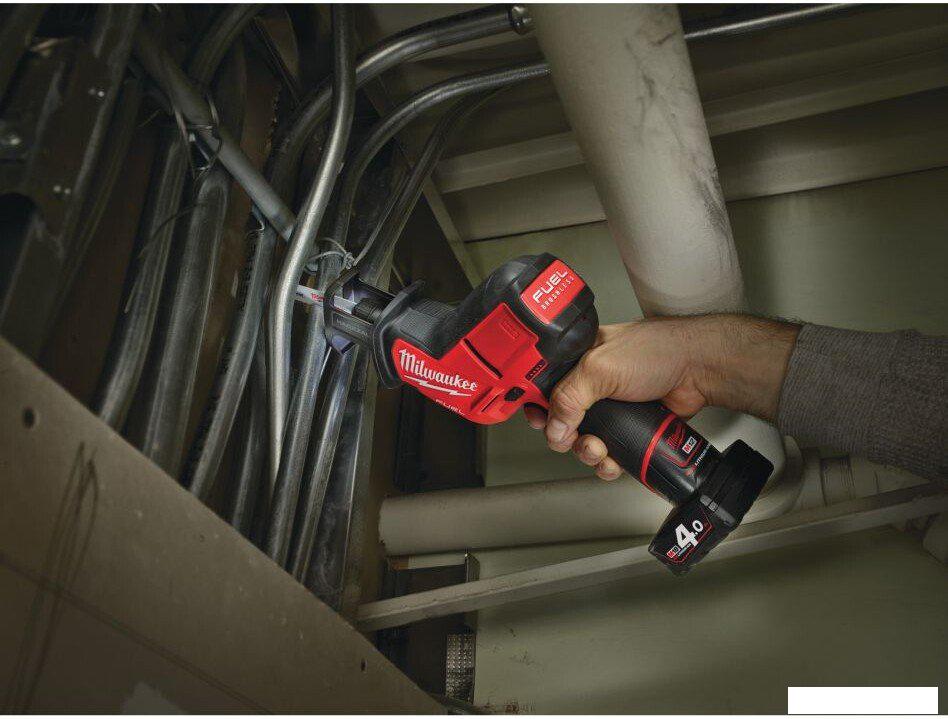 Сабельная пила Milwaukee M12 CHZ-402C 4933500571 (с 2-мя АКБ, кейс)