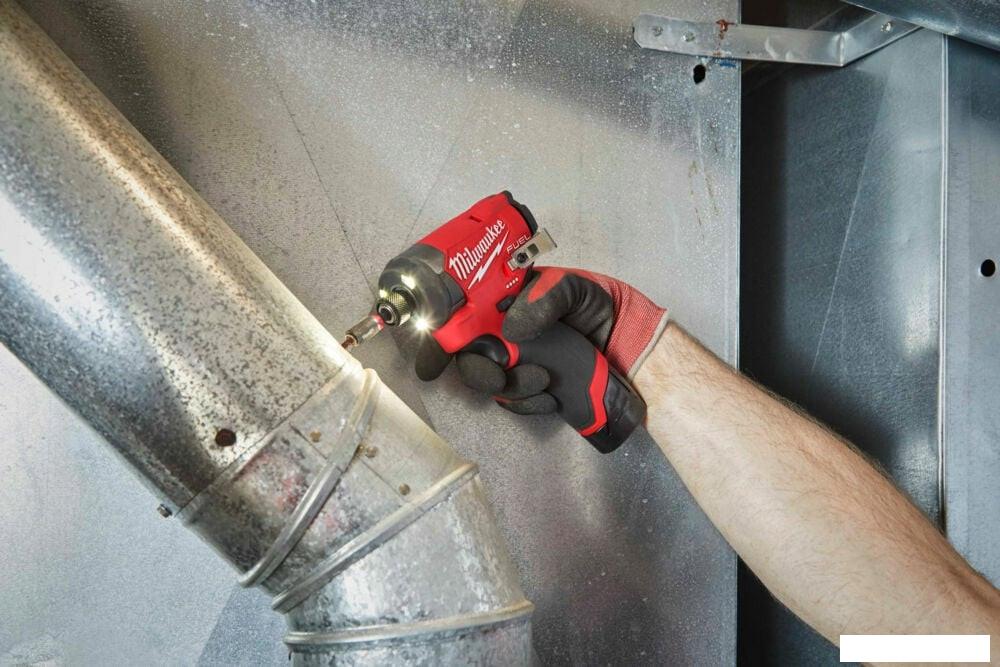 Винтоверт Milwaukee M12 FUEL M12FID2-202X 4933479877 (с 2-мя АКБ, кейс)