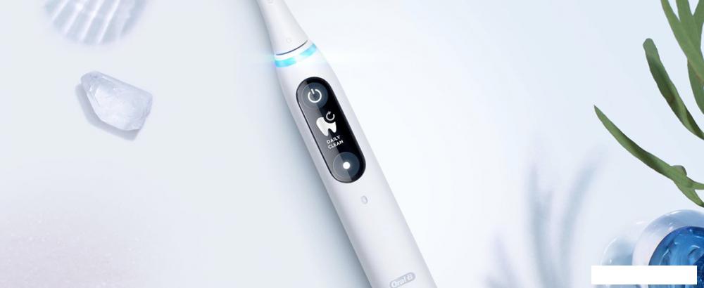 Электрическая зубная щетка Oral-B iO 7 (черный)