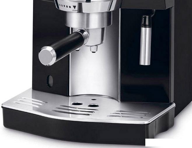 Рожковая кофеварка DeLonghi EC 820.B