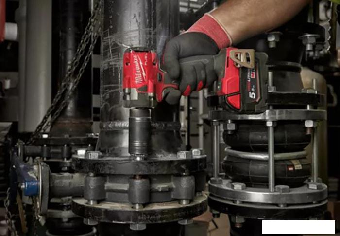 Гайковерт Milwaukee M18 FIW2F38-0X 4933478650 (без АКБ, кейс)