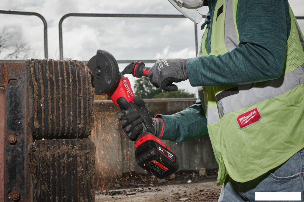 Угловая шлифмашина Milwaukee M18 Fuel One-Key M18FSAGSVO125X-0X 4933493552 (без АКБ, кейс)