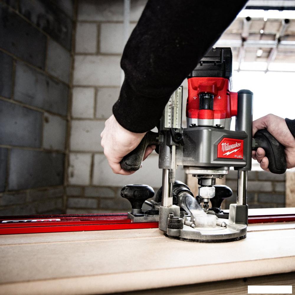 Вертикальный фрезер Milwaukee M18 FR12KIT-0P 4933493305 (без АКБ)