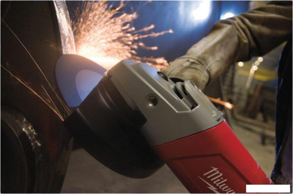 Угловая шлифмашина Milwaukee AGVK24-230EK 4933451413