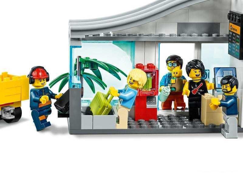 Конструктор LEGO City 60262 Пассажирский самолёт