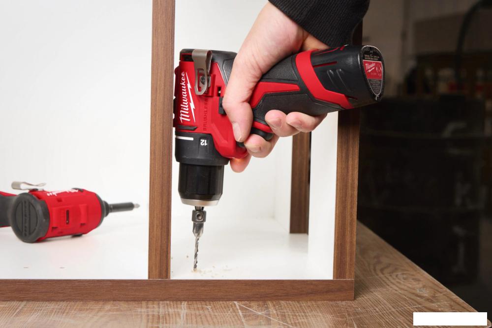 Дрель-шуруповерт Milwaukee M12 BLDDRC-0 4933499683 (без АКБ)