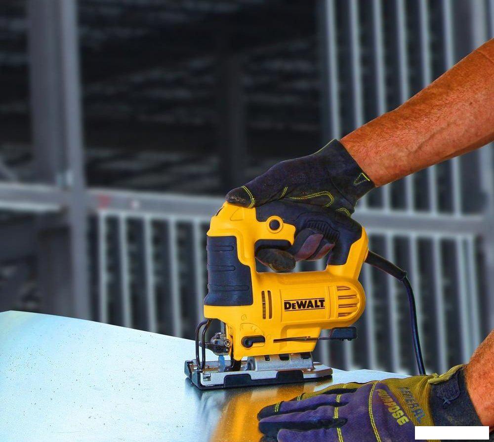 Электролобзик DeWalt DWE349