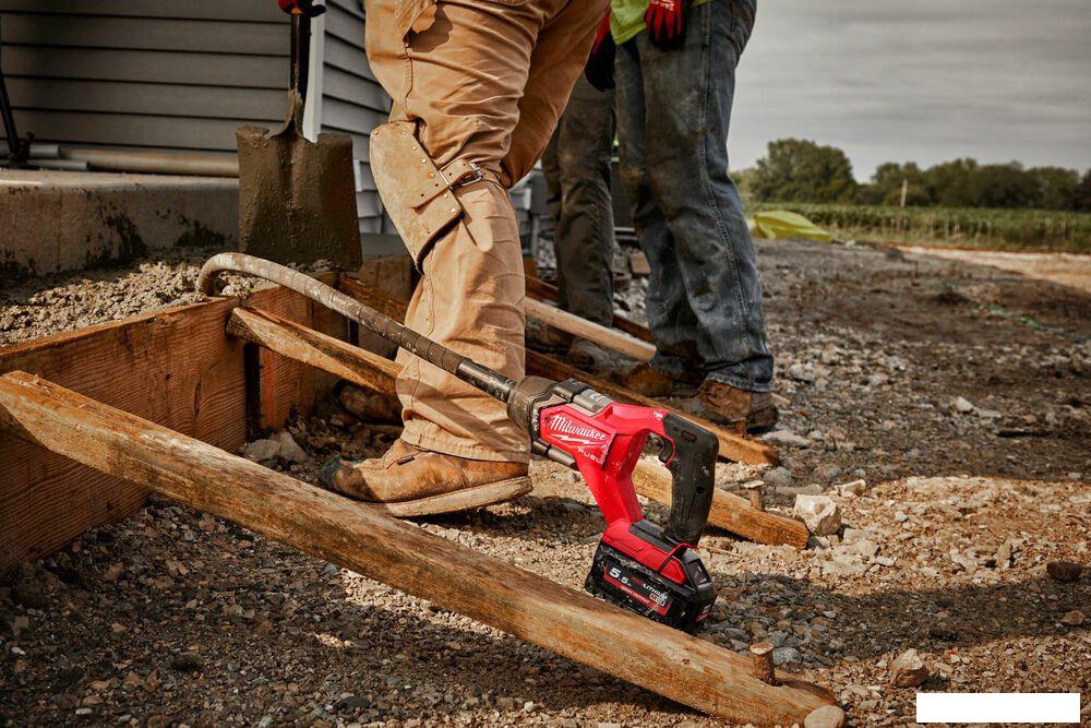 Вибратор глубинный Milwaukee M18 FUEL M18FCVN12-551 4933479597 (с 1-им АКБ)