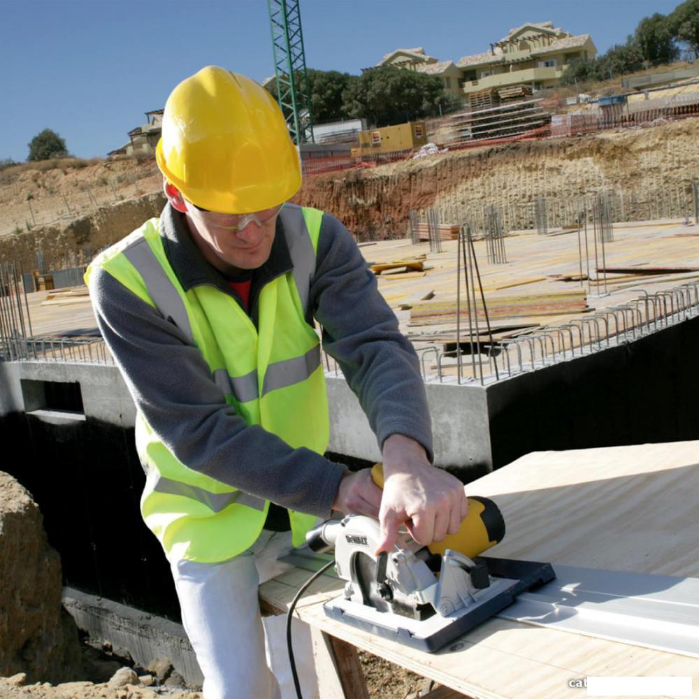 Дисковая (циркулярная) пила DeWalt DWE575K