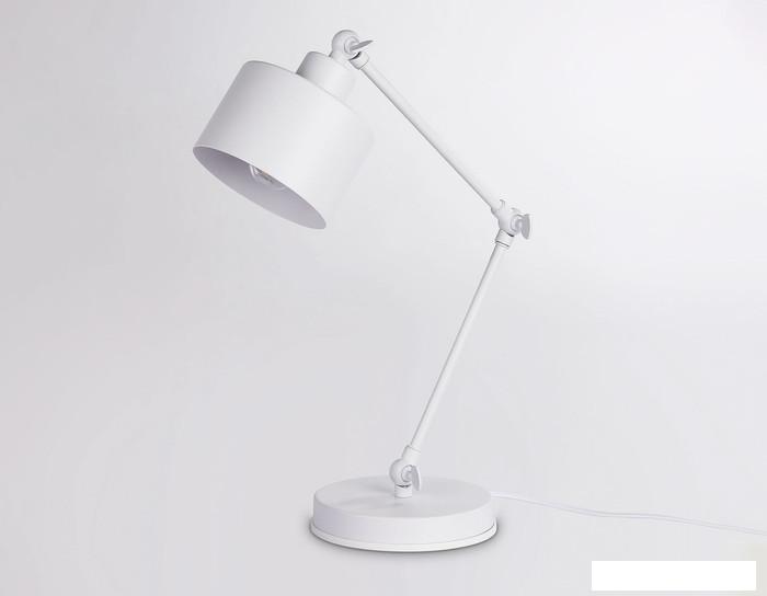 Настольная лампа Ambrella Traditional TR8152