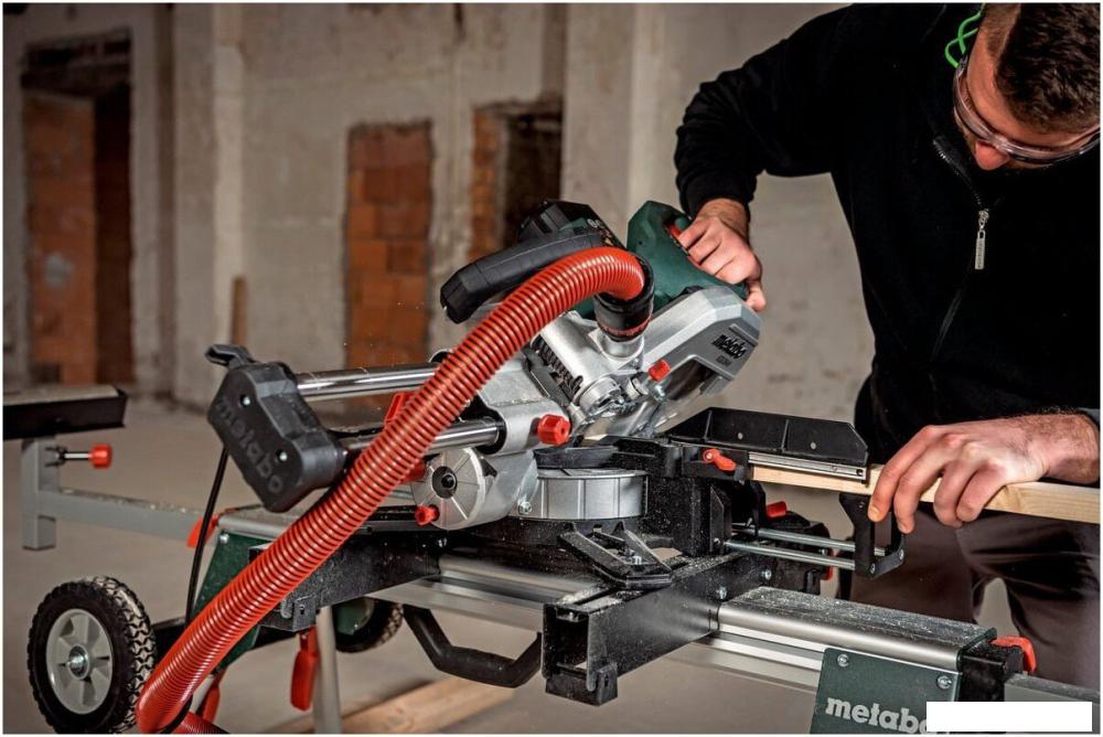 Торцовочная пила Metabo KGS 216 M Set 613216900