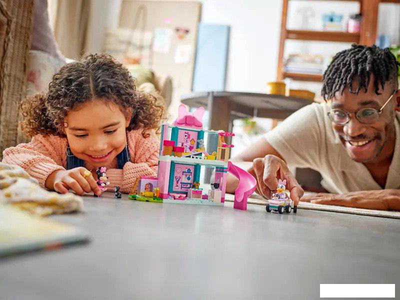 Конструктор LEGO Disney Гостиница Минни для домашних питомцев 43274
