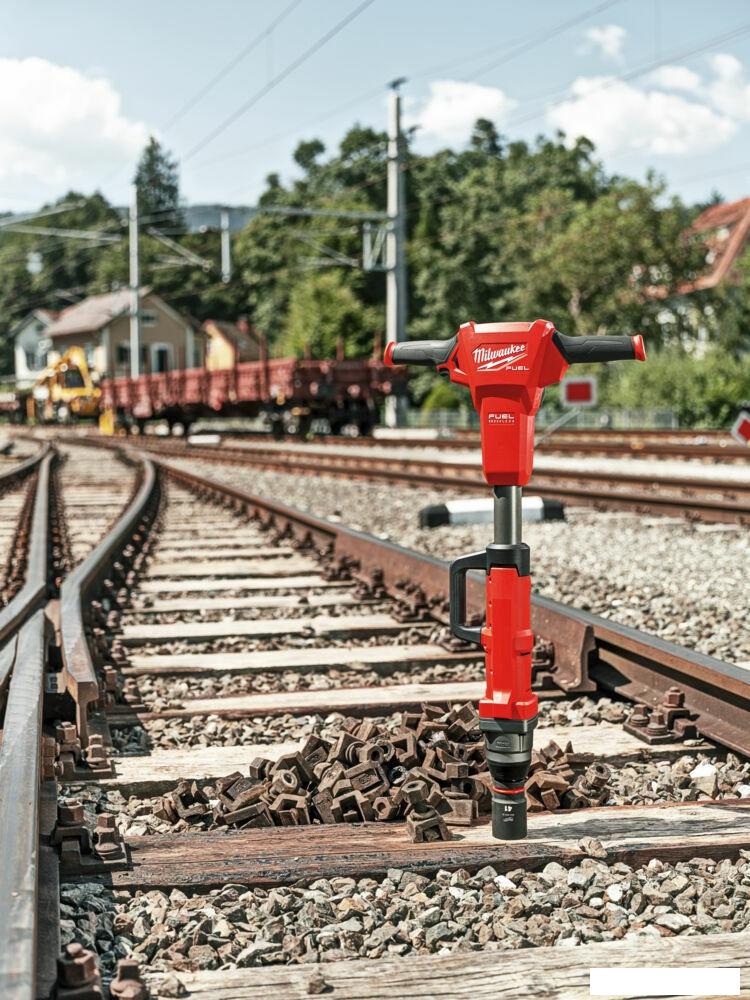 Гайковерт Milwaukee M18 FUEL M18FHIWF1R-0C 4933493140 (без АКБ, кейс)