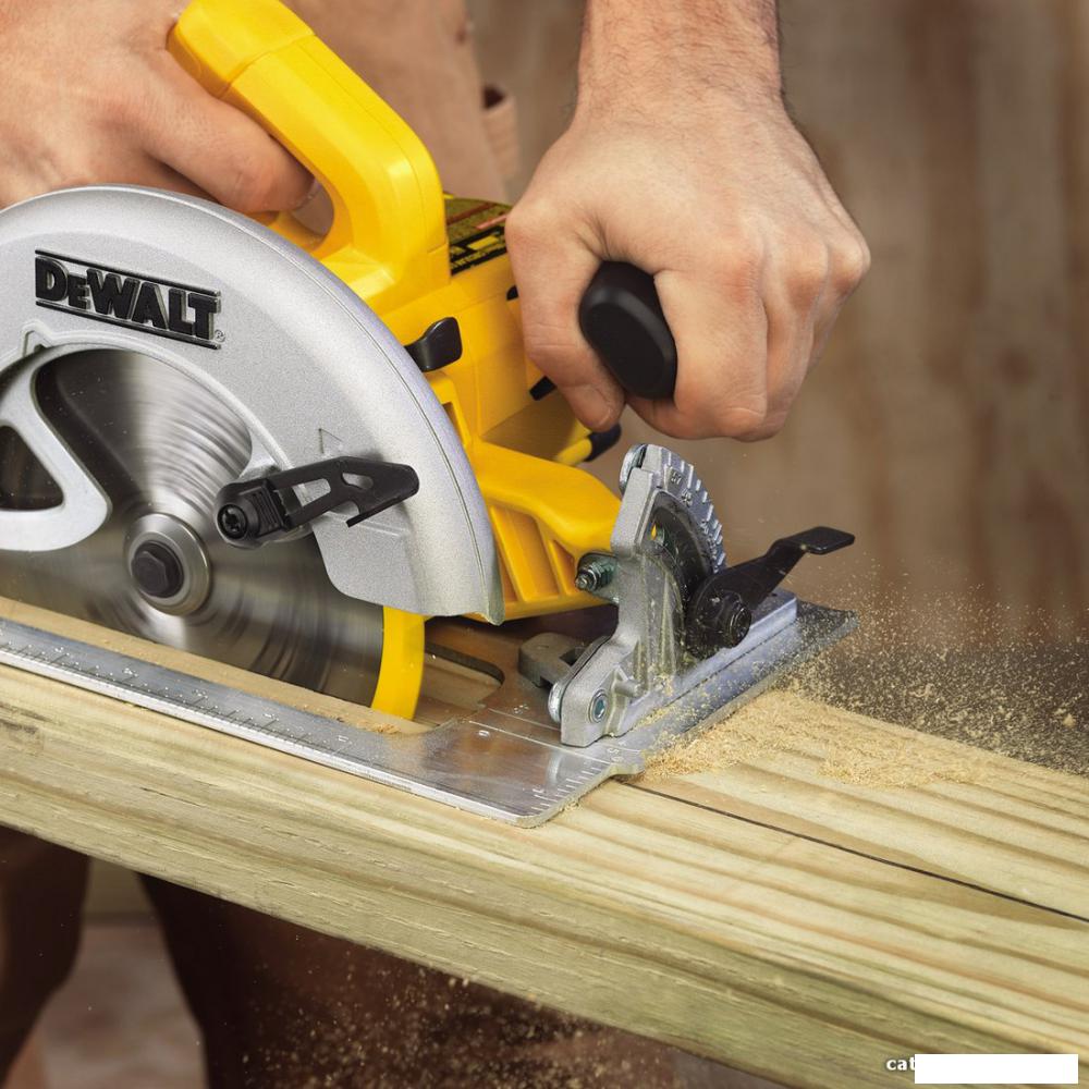 Дисковая (циркулярная) пила DeWalt DWE575K