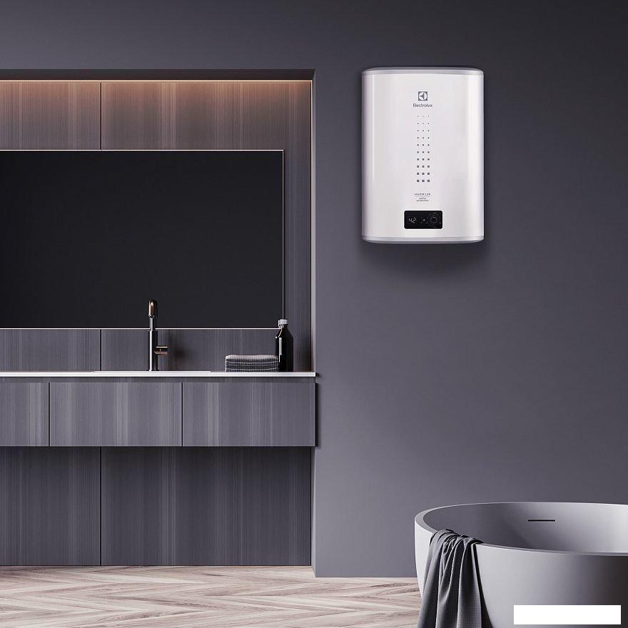 Накопительный электрический водонагреватель Electrolux EWH 30 Major LZR 3