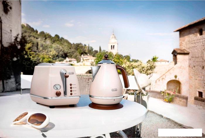 Электрический чайник DeLonghi KBOV 2001.BG