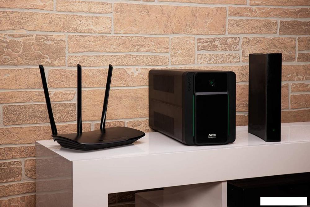 Источники бесперебойного питания APC Easy UPS BVX 900VA BVX900LI-GR