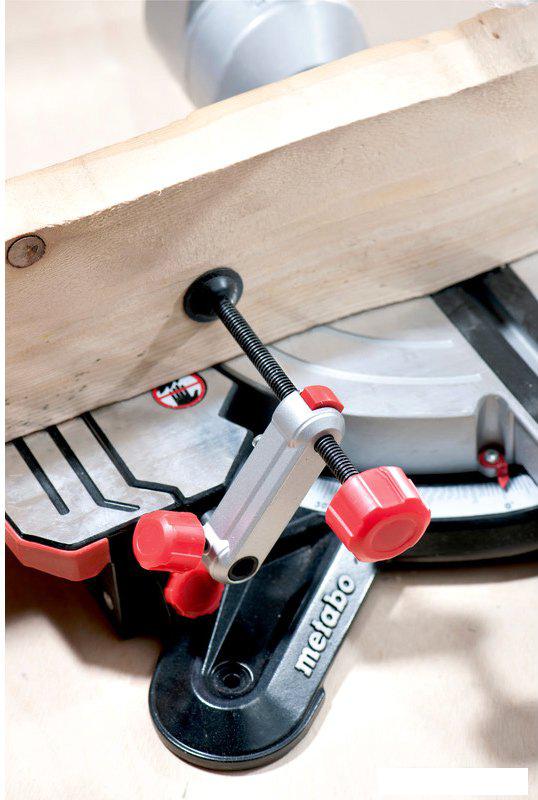 Торцовочная пила Metabo KGS 216 M 619260000