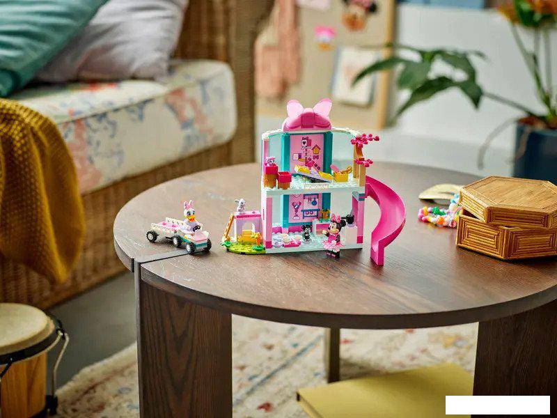 Конструктор LEGO Disney Гостиница Минни для домашних питомцев 43274