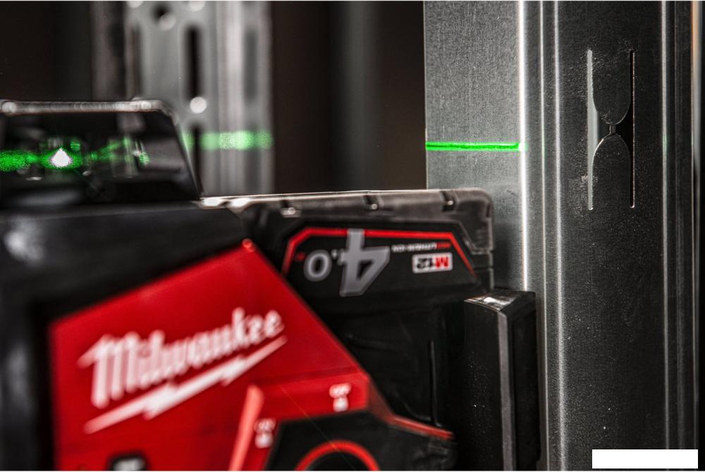 Лазерный нивелир Milwaukee M12 3PLKIT-401P 4933478960 (с 1-им АКБ, кейс)