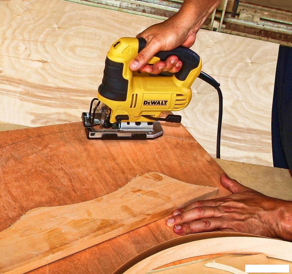 Электролобзик DeWalt DWE349
