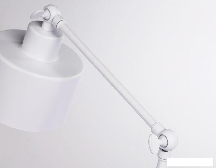Настольная лампа Ambrella Traditional TR8152