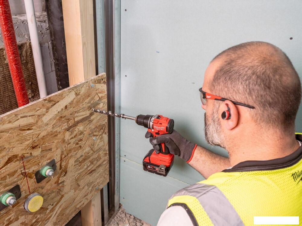 Дрель-шуруповерт Milwaukee M18 M18BLDDRC-502C 4933492835 (с 2-мя АКБ 5 Ач, кейс)