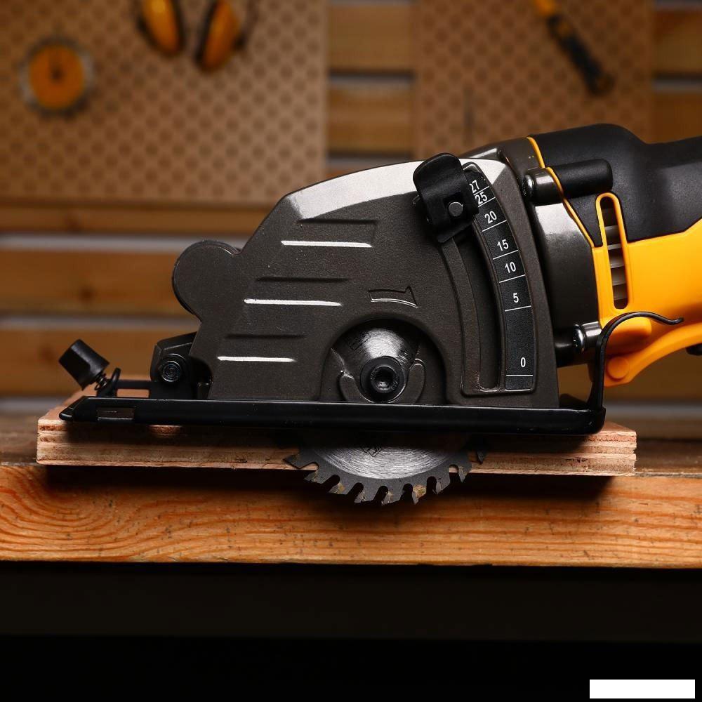 Дисковая погружная пила Deko CS1050-D 083-1103 (кейс)
