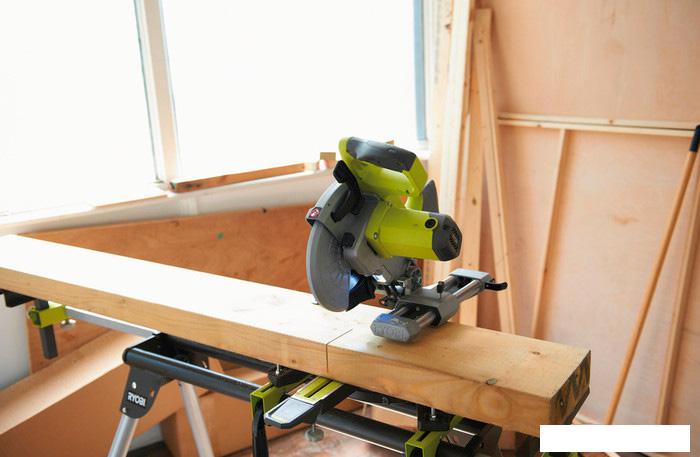 Торцовочная пила Ryobi EMS216L