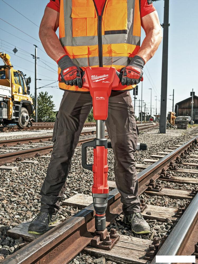 Гайковерт Milwaukee M18 FUEL M18FHIWF1R-0C 4933493140 (без АКБ, кейс)