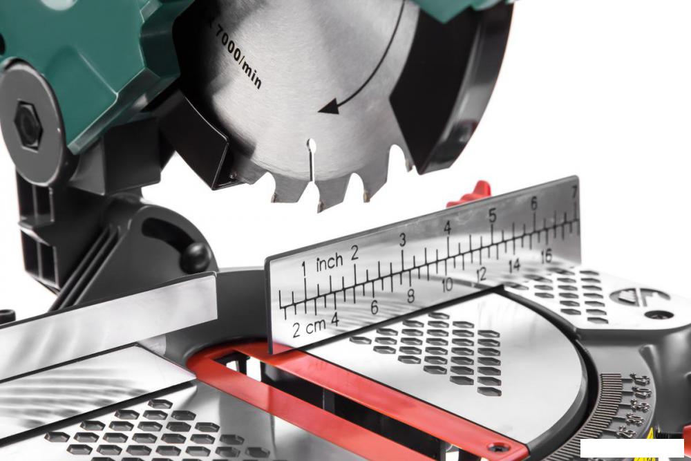 Торцовочная пила Hammer STL1200/210C