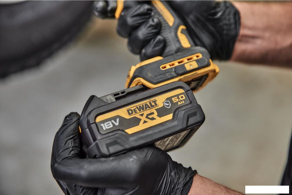 Аккумуляторы и зарядные устройства для инструмента DeWalt DCB184G (18В/5 Ач)