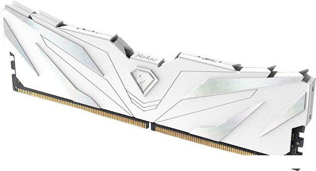 Оперативная память Netac Shadow II White 16ГБ DDR4 2666 МГц NTSWD4P26SP-16W