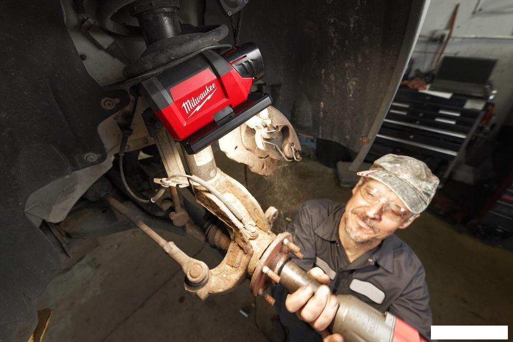 Фонарь Milwaukee M12 PAL-0 4933478226 (без АКБ)