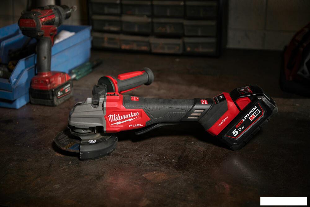 Угловая шлифмашина Milwaukee M18 Fuel One-Key M18FSAGSVO125X-502X 4933493553 (с 2-мя АКБ 5 Ач, кейс)