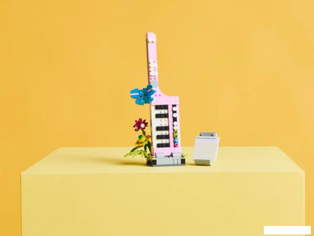 Конструктор LEGO Creator 3 в 1 31169 Пишущая машинка с цветами