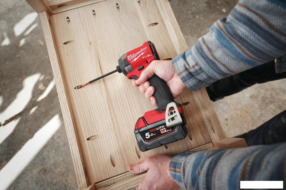 Винтоверт Milwaukee M18 FUEL M18FID3-0 4933498061 (без АКБ)