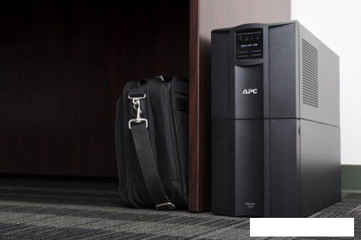 Источники бесперебойного питания APC Smart-UPS 2200VA SMT2200IC