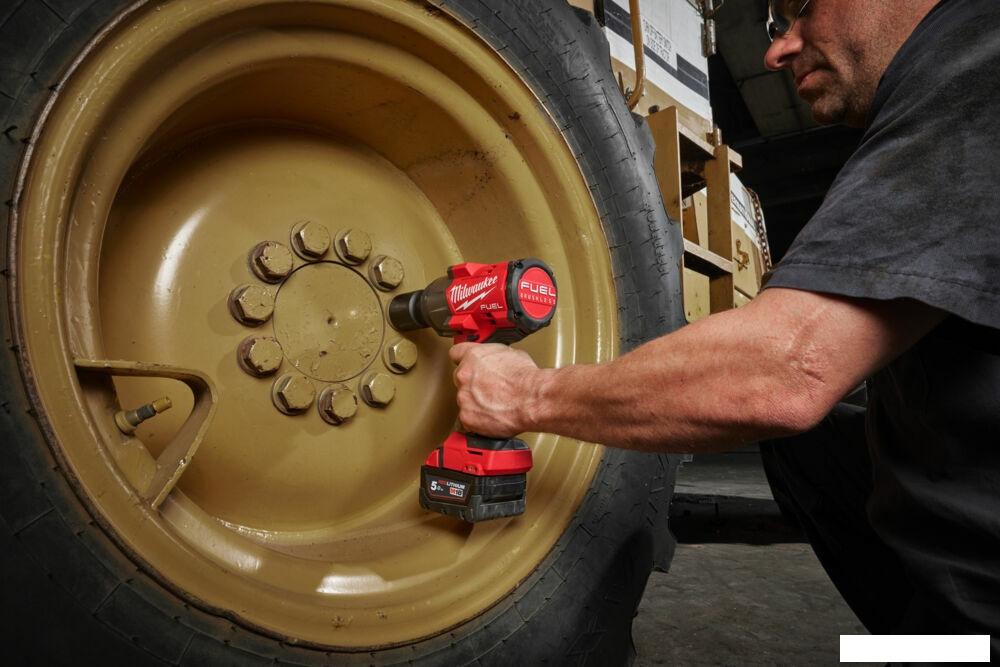 Гайковерт Milwaukee M18 FUEL M18FHIW2F12-502X 4933492783 (с 2-мя АКБ, кейс)
