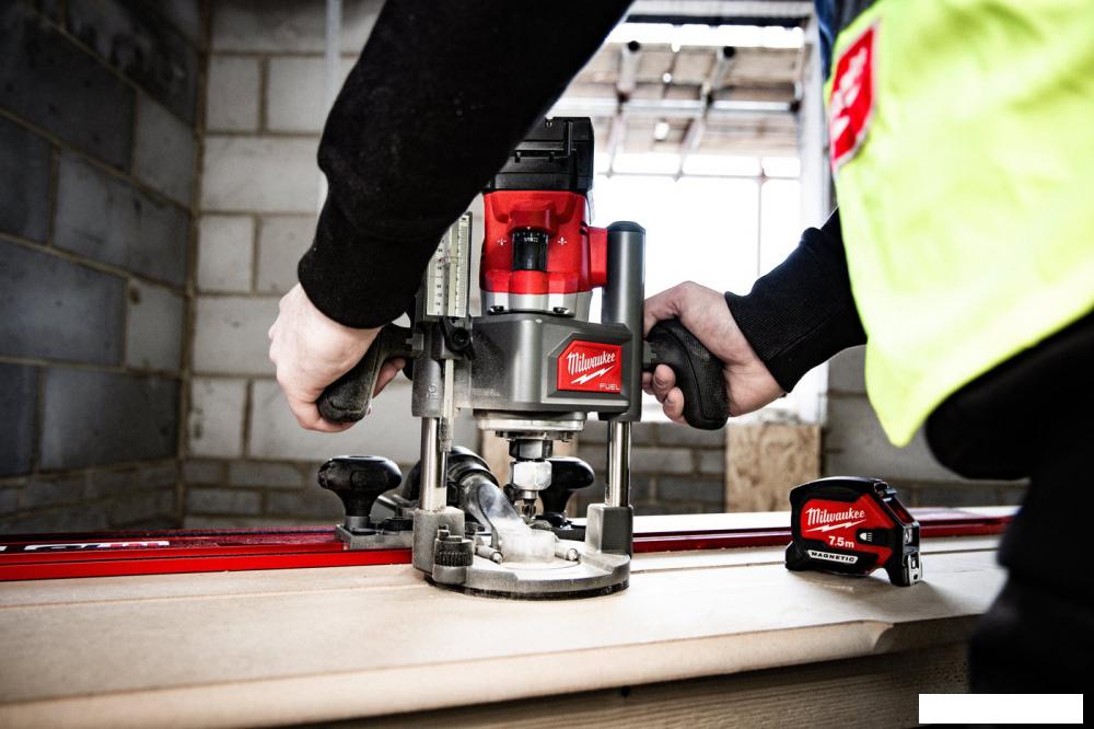 Вертикальный фрезер Milwaukee M18 FR12KIT-0P 4933493305 (без АКБ)