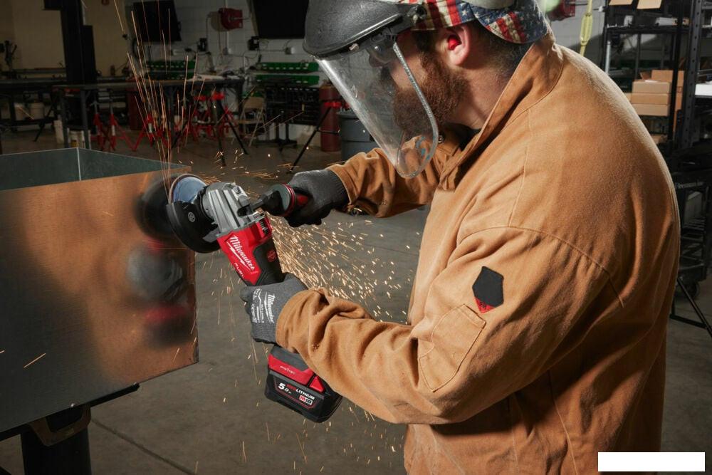 Угловая шлифмашина Milwaukee M18 Fuel One-Key M18FSAGSVO125X-502X 4933493553 (с 2-мя АКБ 5 Ач, кейс)