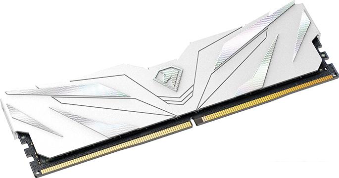 Оперативная память Netac Shadow II White 16ГБ DDR4 3200МГц NTSWD4P32SP-16W
