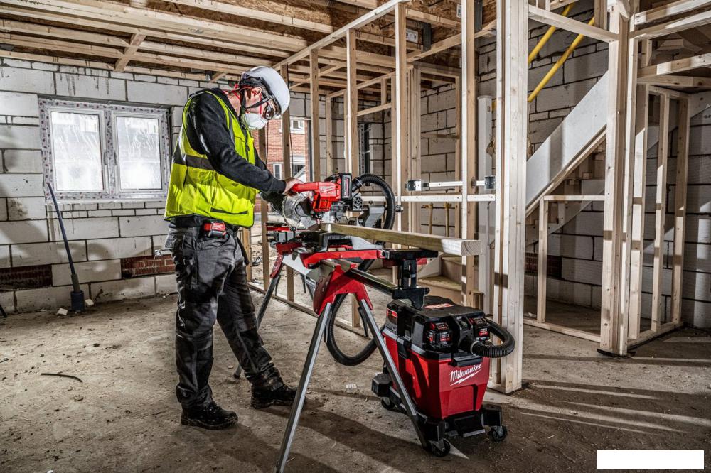 Пылесос Milwaukee M18 F2VC23L (без АКБ)