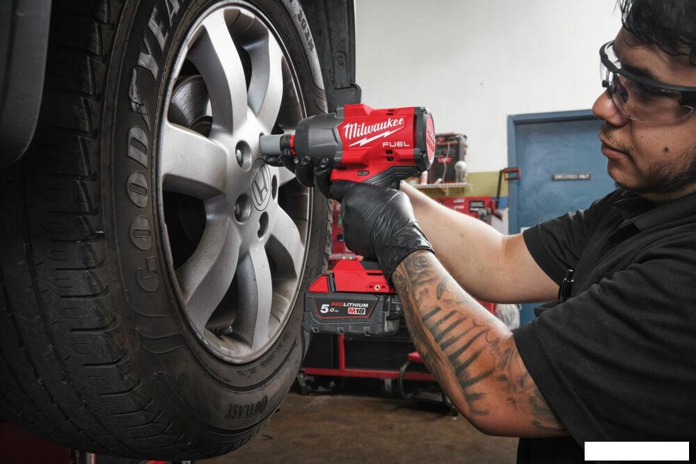 Гайковерт Milwaukee M18 FUEL M18FHIW2F12-502X 4933492783 (с 2-мя АКБ, кейс)
