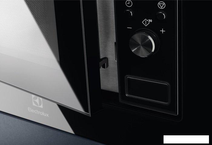 Микроволновая печь Electrolux LMS2203EMK