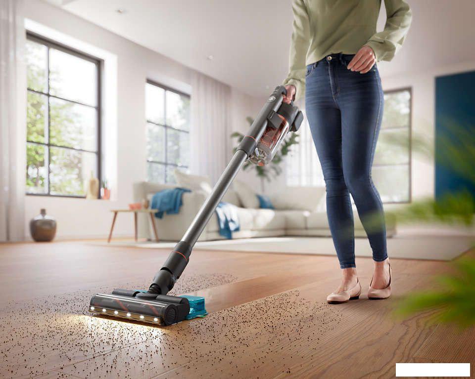 Вертикальный пылесос с влажной уборкой Philips XC7055/01
