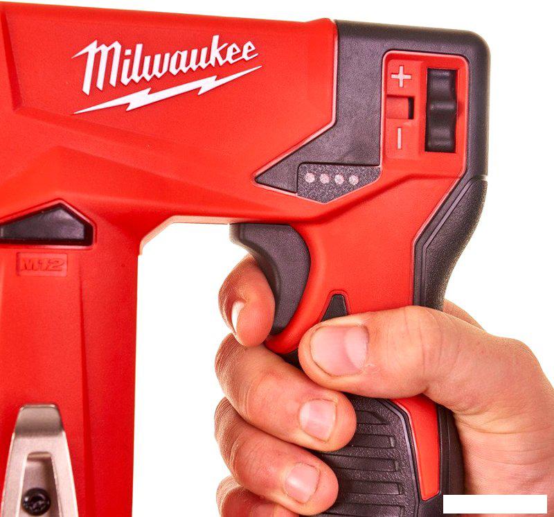 Степлер Milwaukee M12 BST-202X 4933459635 (с 2-мя АКБ)