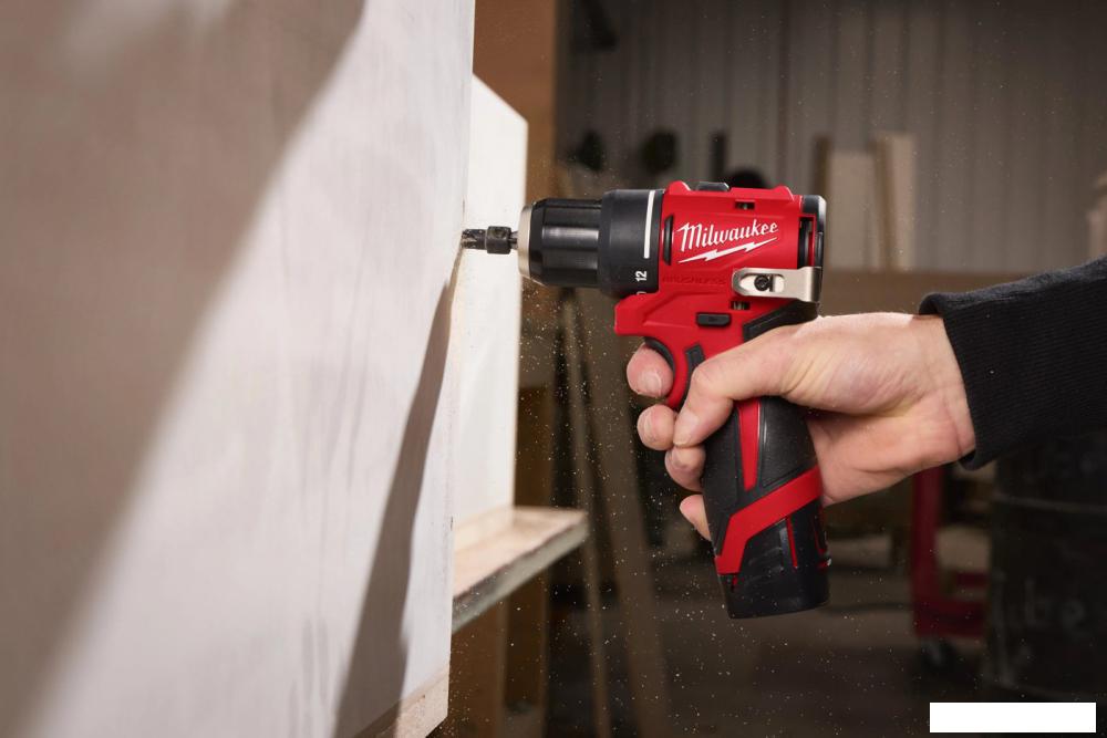 Дрель-шуруповерт Milwaukee M12 BLDDRC-0 4933499683 (без АКБ)